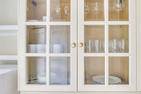 St. James / Westminster Apartment