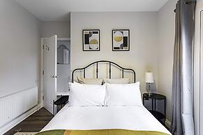 Gorgeous Roehampton Flat