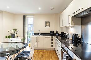 Vibrant London Canal Apartment