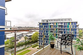 Vibrant London Canal Apartment