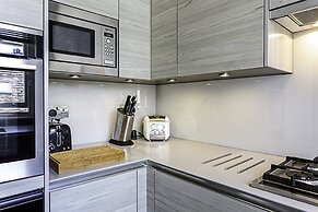 Well-designed Chelsea Flat