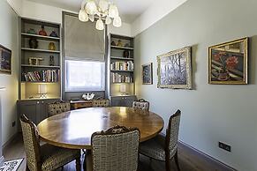 Well-designed Chelsea Flat