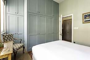 Well-designed Chelsea Flat