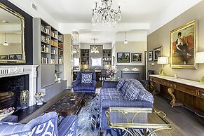 Well-designed Chelsea Flat