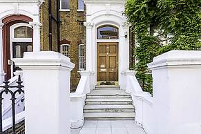 Well-designed Chelsea Flat