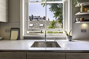 Well-designed Chelsea Flat