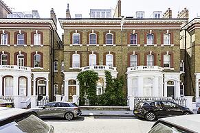 Well-designed Chelsea Flat