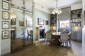 Well-designed Chelsea Flat