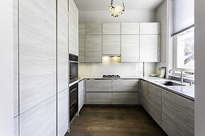 Well-designed Chelsea Flat