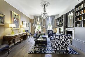 Well-designed Chelsea Flat