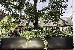 Well-designed Chelsea Flat