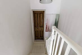 Hackney - Victoria Park: Generous 2 Bed Terrace