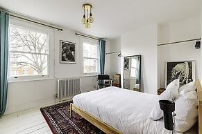 Hackney - Victoria Park: Generous 2 Bed Terrace