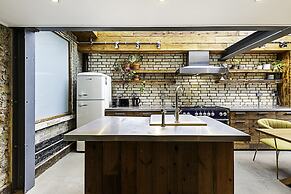 Hackney - Victoria Park: Generous 2 Bed Terrace