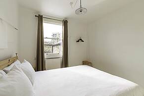 Hackney - Victoria Park: Generous 2 Bed Terrace