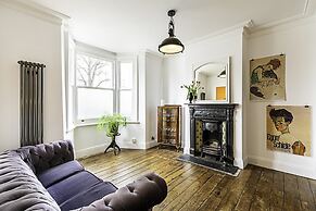 Hackney - Victoria Park: Generous 2 Bed Terrace