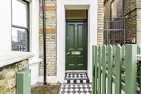 Hackney - Victoria Park: Generous 2 Bed Terrace