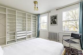 Hackney - Victoria Park: Generous 2 Bed Terrace