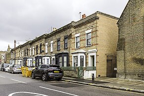Hackney - Victoria Park: Generous 2 Bed Terrace
