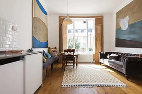 Bright Talbot Road Apartment