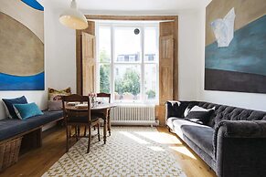 Bright Talbot Road Apartment