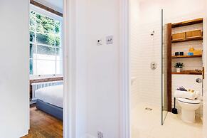 Bright Talbot Road Apartment