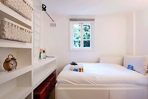 Bright Talbot Road Apartment