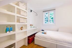 Bright Talbot Road Apartment