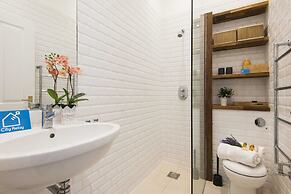 Bright Talbot Road Apartment