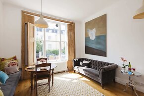 Bright Talbot Road Apartment