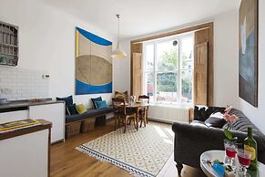 Bright Talbot Road Apartment