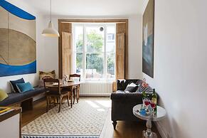 Bright Talbot Road Apartment
