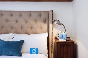 Bright Talbot Road Apartment