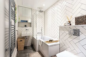 Cosy 2-bed Flat in Vibrant Acton!