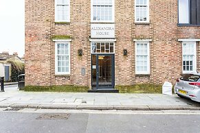 Cosy 2-bed Flat in Vibrant Acton!