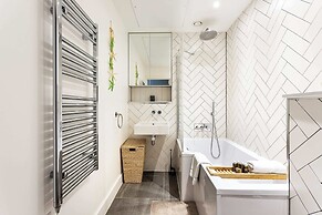 Cosy 2-bed Flat in Vibrant Acton!