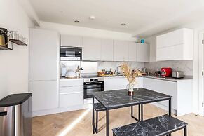 Cosy 2-bed Flat in Vibrant Acton!