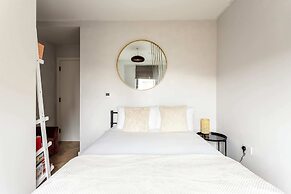 Cosy 2-bed Flat in Vibrant Acton!