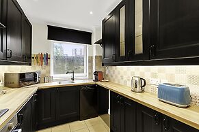 Charming Centrally Located Wimbledon Flat