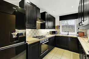 Charming Centrally Located Wimbledon Flat