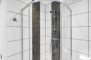 Charming Centrally Located Wimbledon Flat