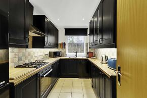 Charming Centrally Located Wimbledon Flat