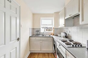 Cosy Home in Calm Residence