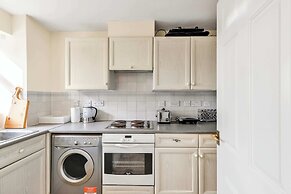 Cosy Home in Calm Residence