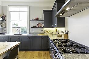 Bermondsey Bliss: Views, Comfort, and City Access!