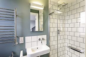 Bermondsey Bliss: Views, Comfort, and City Access!