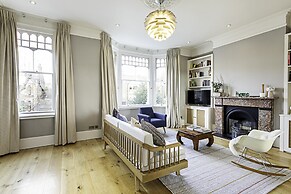 Bermondsey Bliss: Views, Comfort, and City Access!