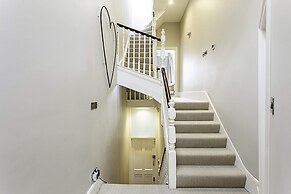 Bermondsey Bliss: Views, Comfort, and City Access!