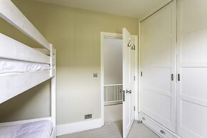 Bermondsey Bliss: Views, Comfort, and City Access!