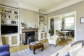 Bermondsey Bliss: Views, Comfort, and City Access!